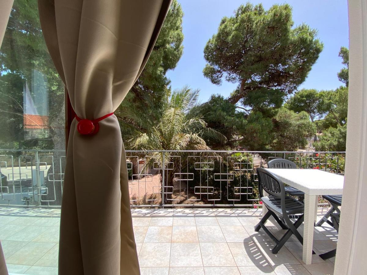 Sabrina Apartments Porto Pino Luaran gambar