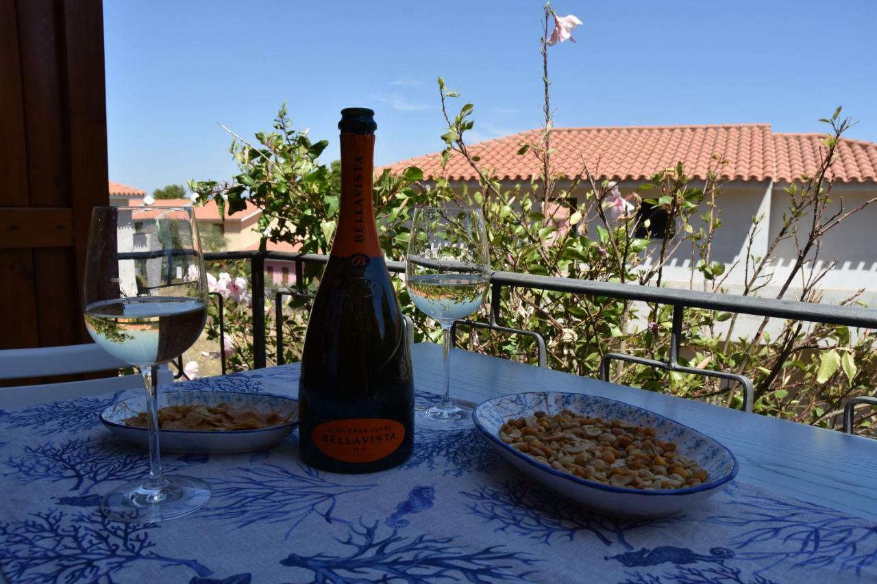 Sabrina Apartments Porto Pino Luaran gambar